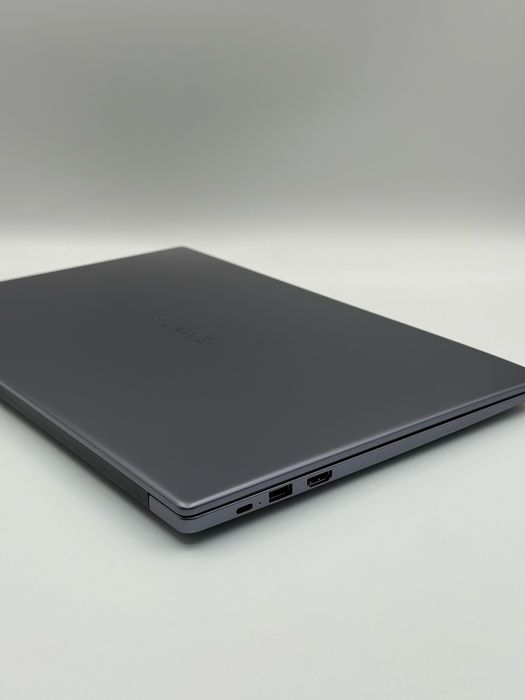 Ноутбук Huawei.