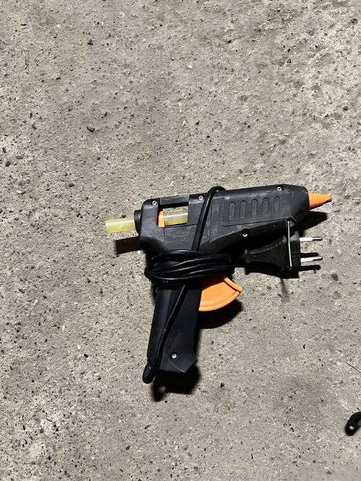 Pistol de lipit plastic