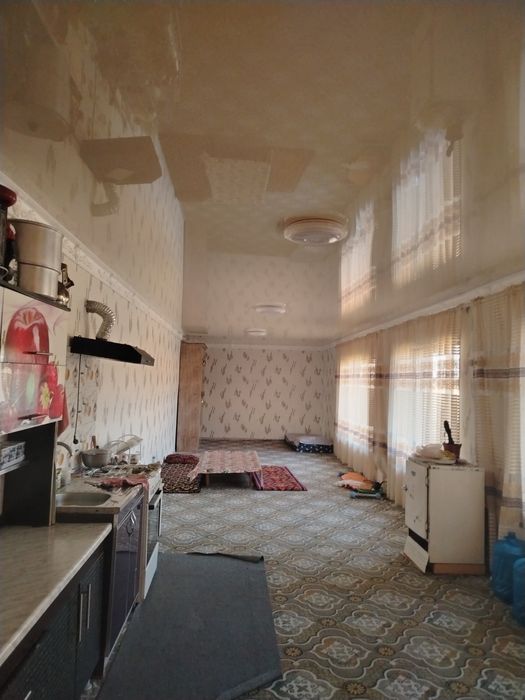 Hovli sotiladi 8 sutix