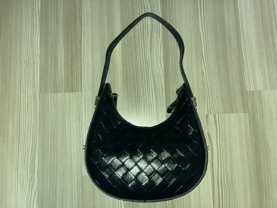 Черна чанта за рамо