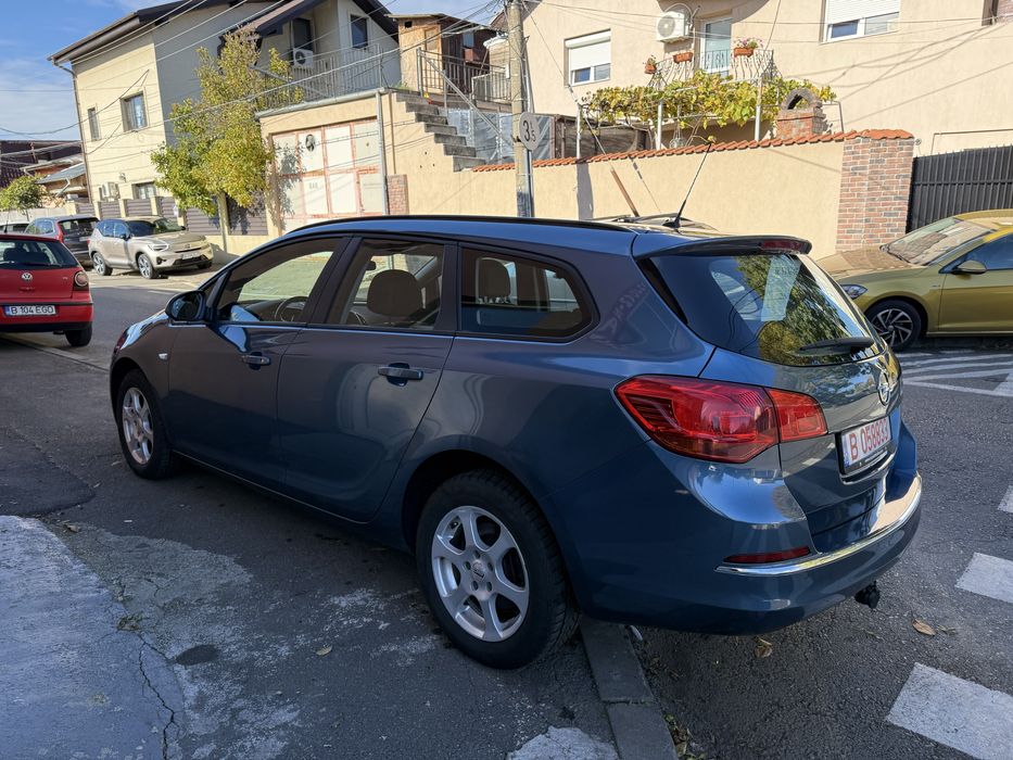 De vinzare Opel Astra j