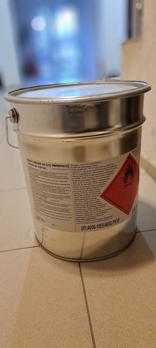 Vând vopsea  Swarcomark ALB si NEGRU pentru marcaje rutiere,hale,garaje