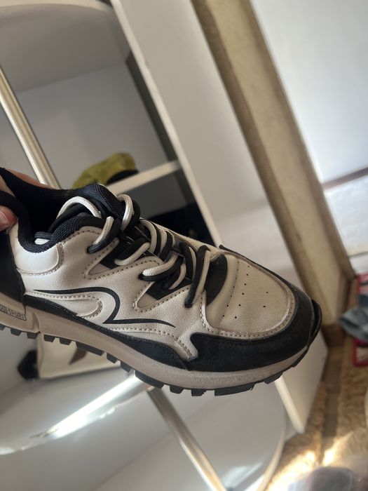 Krossovki dlya jenskaya