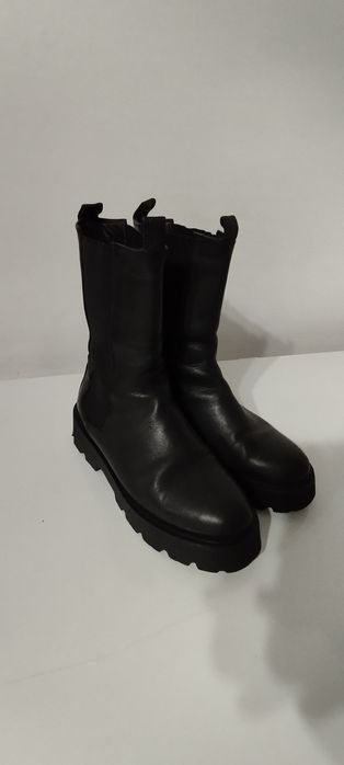 Продам кожаные челси,  в подарок сумка