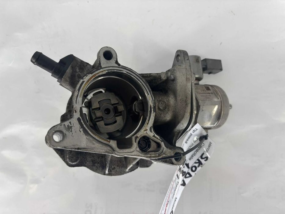 Pompa inalte cu pompa vacuum Skoda Octavia 2 1.8 tsi an 2009