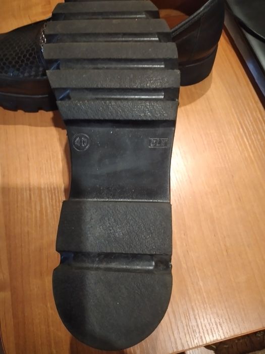 Продаю туфли женские