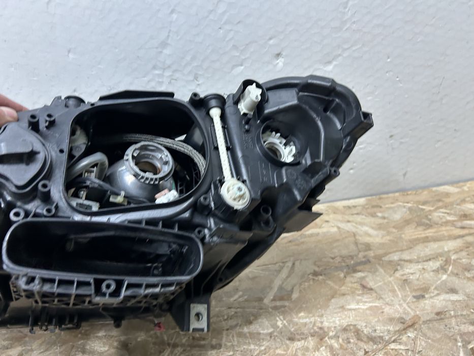 Far faruri bmw F10 F11 seria 5 LCI bi xenon adaptiv 2013-2016