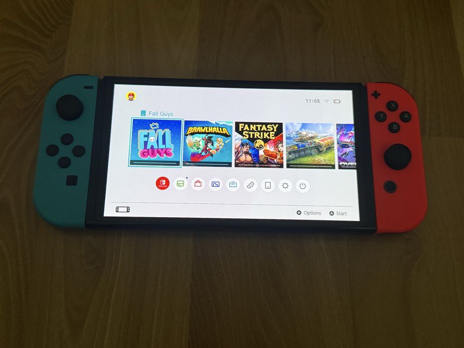Nintendo switch OLED с подарък игри