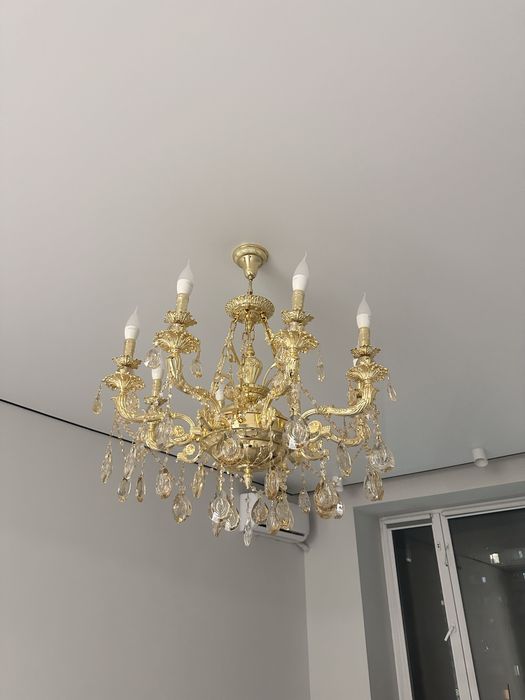 Люстра шикарная 8 рожковая