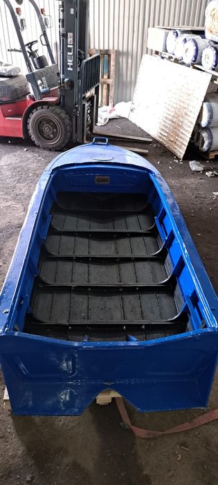 Продам лодку Вега