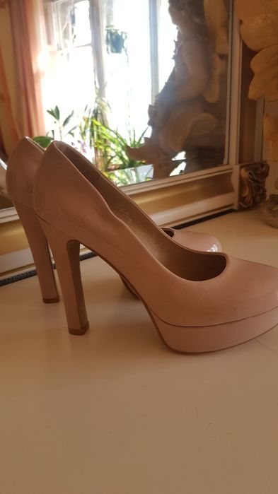 Продам обувь размер 37. 38 все по 5000.летнии по 2000.