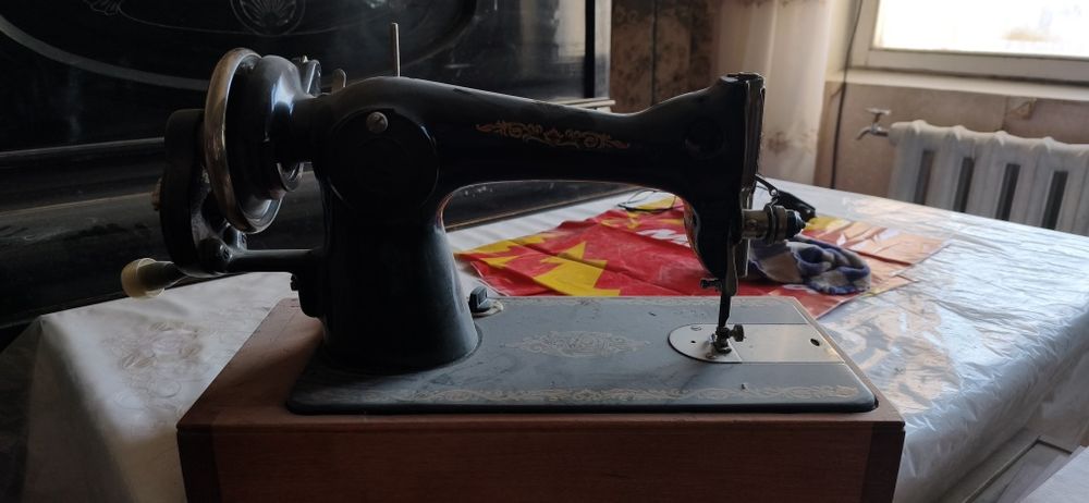 Продам швейную машину