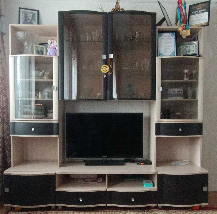 Стенка в гостиную комнату