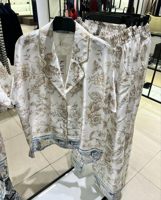 Шелковый костюм Kiwe