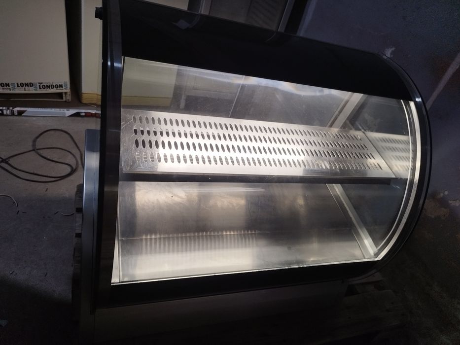 Хладилна витрина