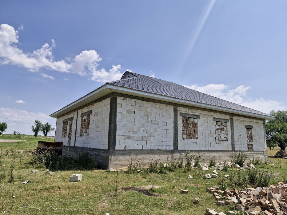 Продаю не достроенный дом