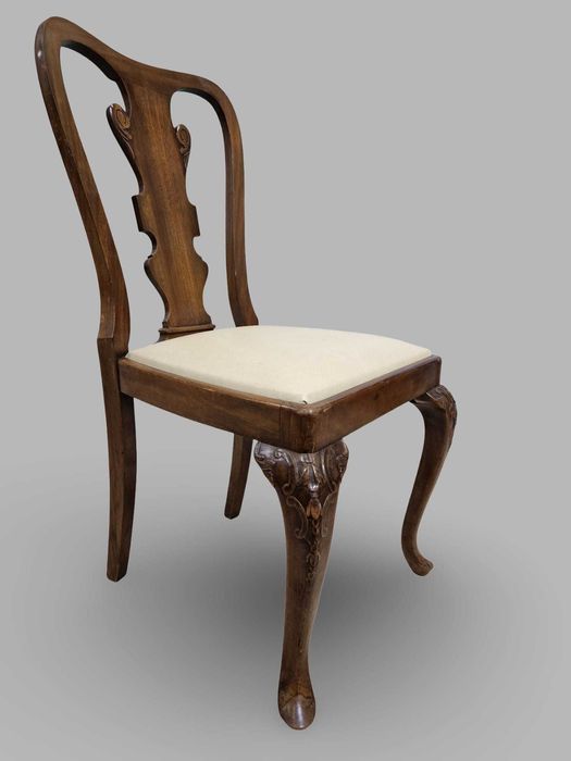 6 броя трапезни столове от масивен орех с кожена седалка