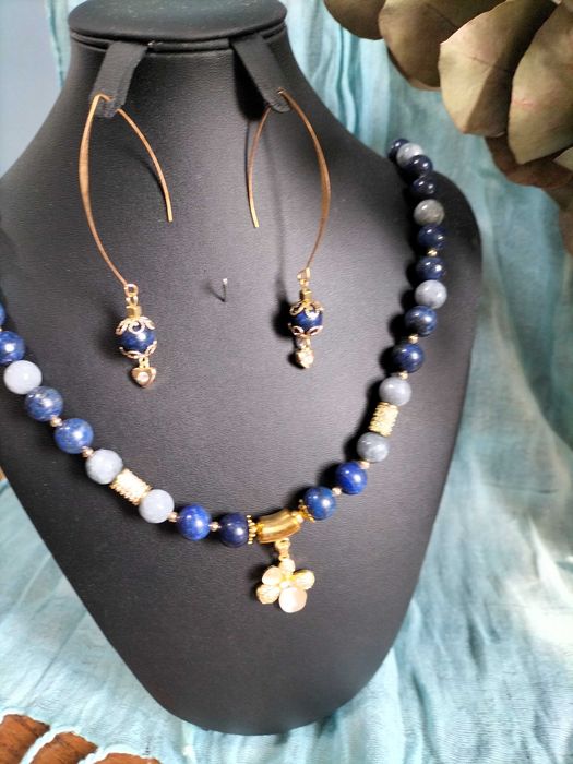 Продам украшения ручной работы из натуральных камней.