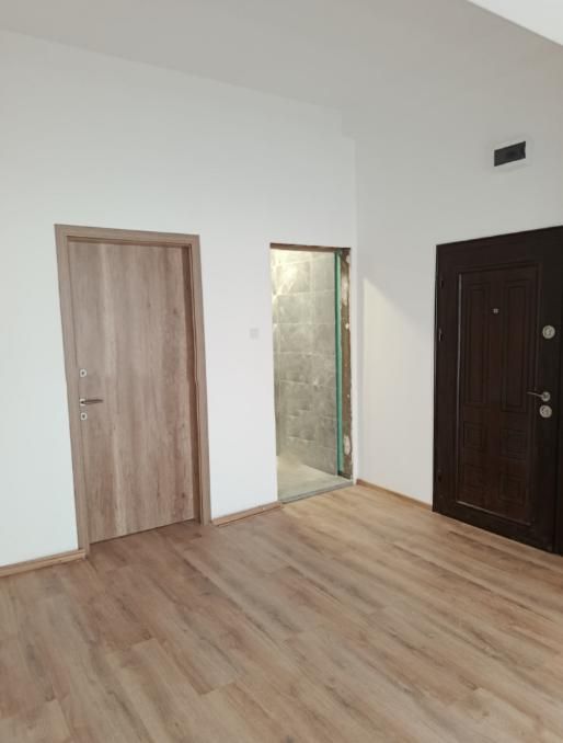 Четиристаен апартамент под наем в Център