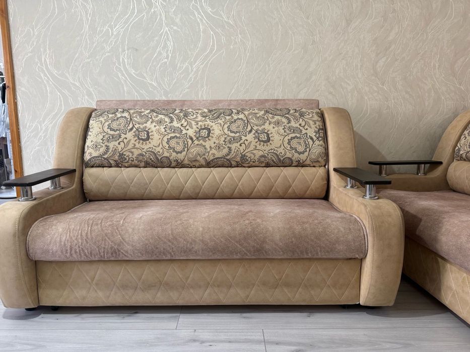 Продаётся диван двойка в отличном состоянии