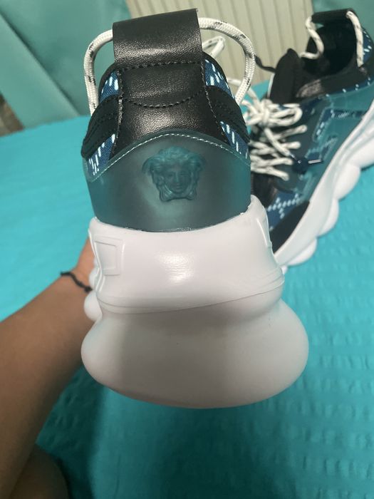 Versace chain reaction
