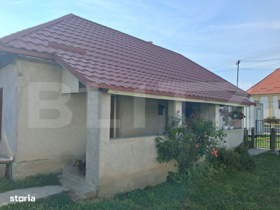 Casa 2 camere, 52 mp, teren 2590 mp, zona Caraseu