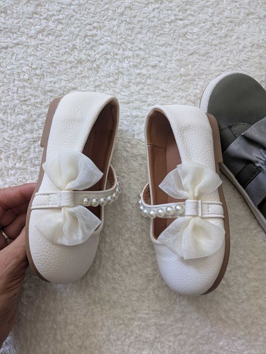 Лот за момиче - два чифта нови обувчици и софтшел якенце