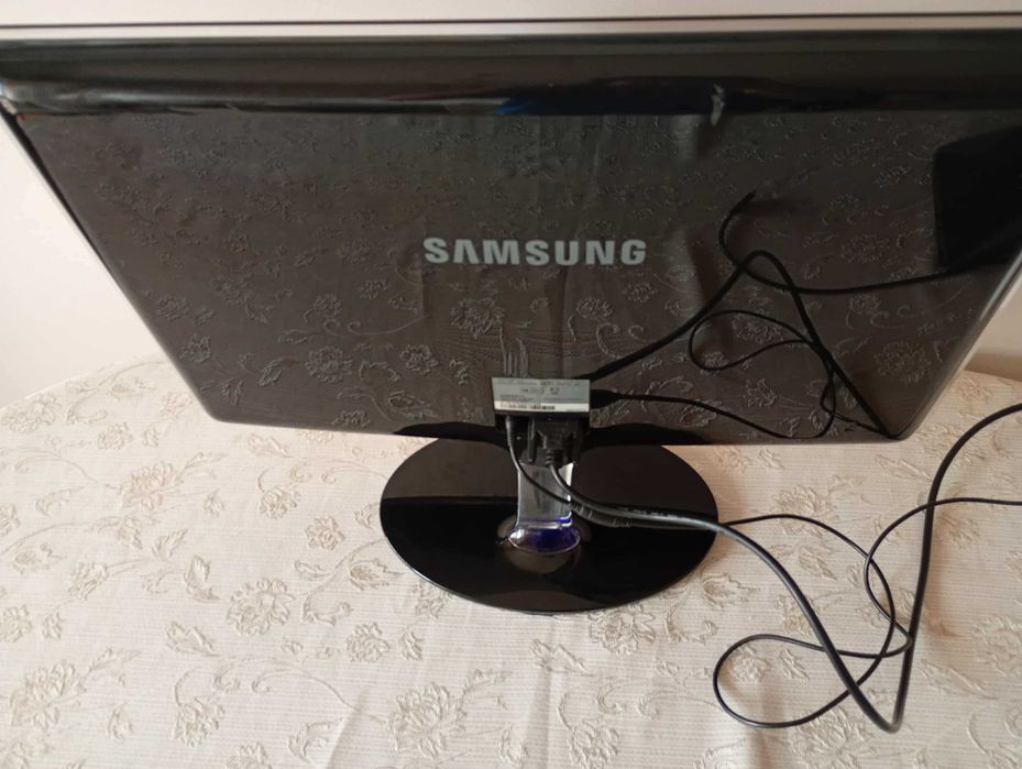 Монитор Samsung SyncMaster като нов