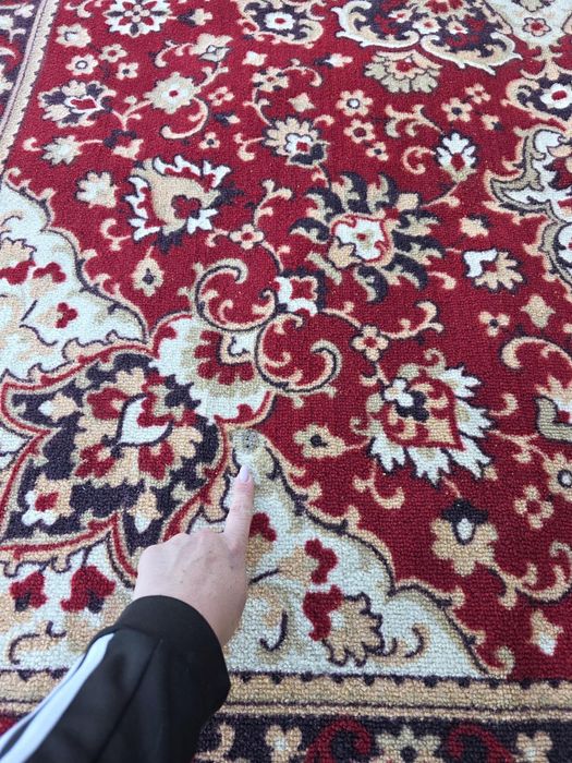 Голям мокетен килим