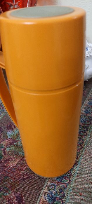 Термос продам походный.