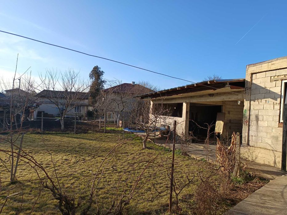 Двуетажна обзаведена къща в гр. Суворово