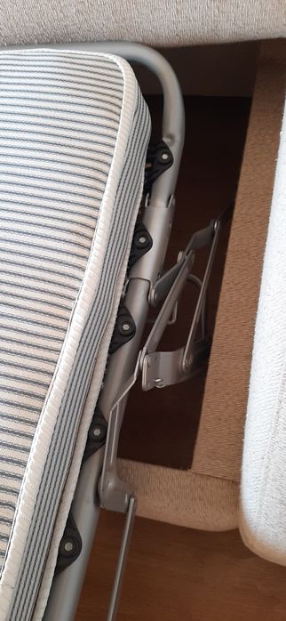 Canapea extensibilă, 200×100 cm în stare excelentă.