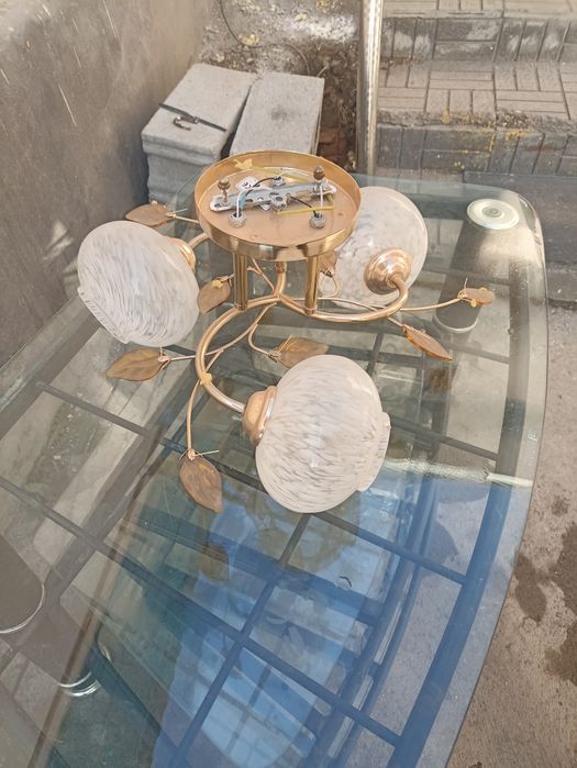 Продам люстру б/у