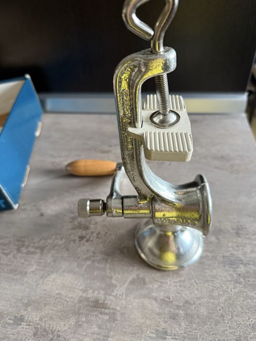 Rasnita pentru seminte de mac