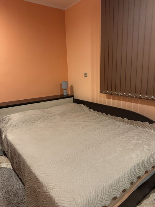 Продават етаж от къща