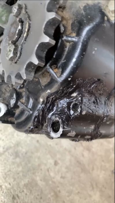 Vand motor fuctionabil 110cc singura problema e ca are o fisura