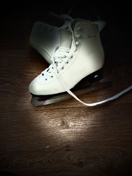 Коньки фигурные 29 размер (б/у)