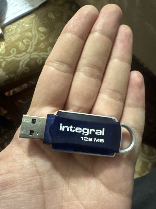 Редкая винтажная флешка Integral 128MB USB 2.0 (2005)
