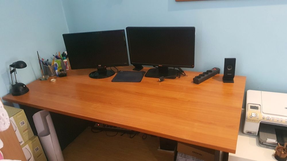 Продавам голямо бюро