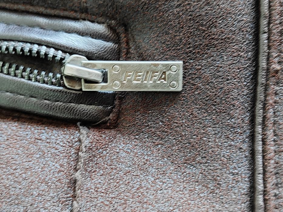 Кожено + едно спортно яке.60 +15 евро за синьото.