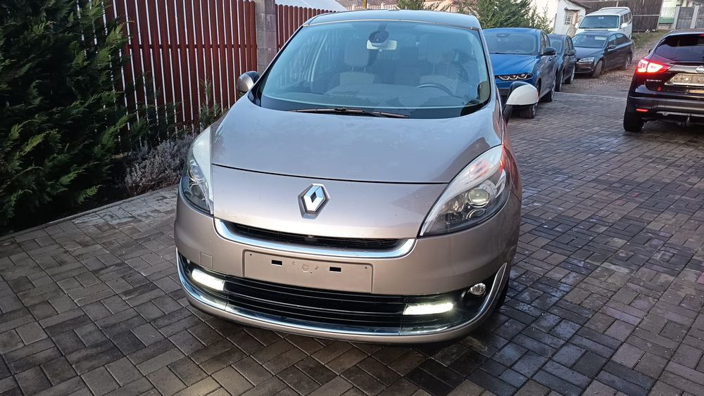 Renault Grand Scenic usor avariat 7 locuri