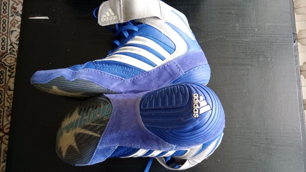 Продам борцовки Adidas новые, размер 42