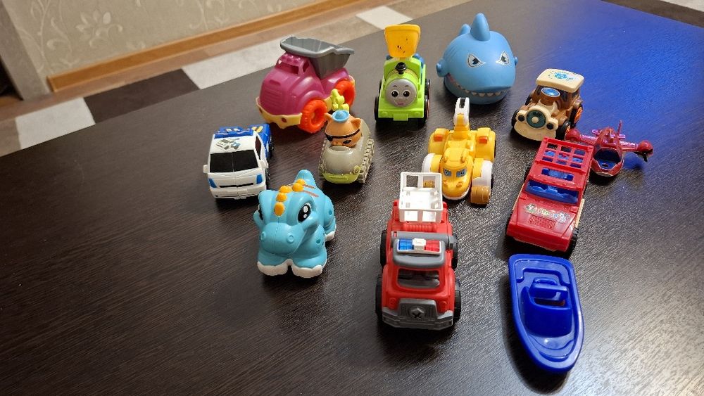 Продам игрушки для мальчика