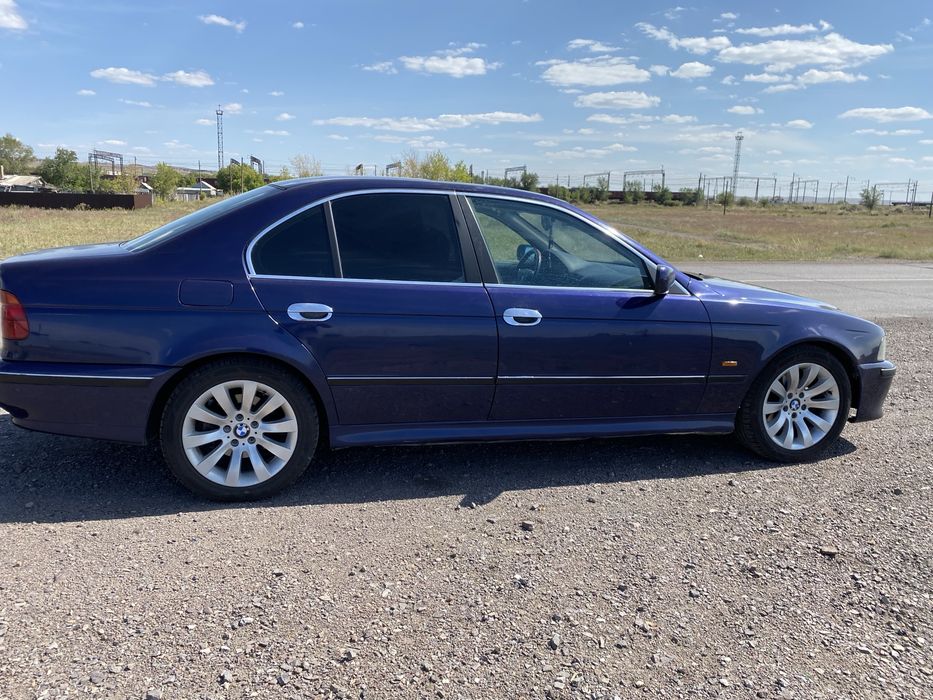 Автомашина Бмв 528 i