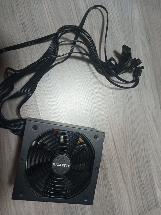 Sursa Gigabyte 750w modulara stare foarte bună