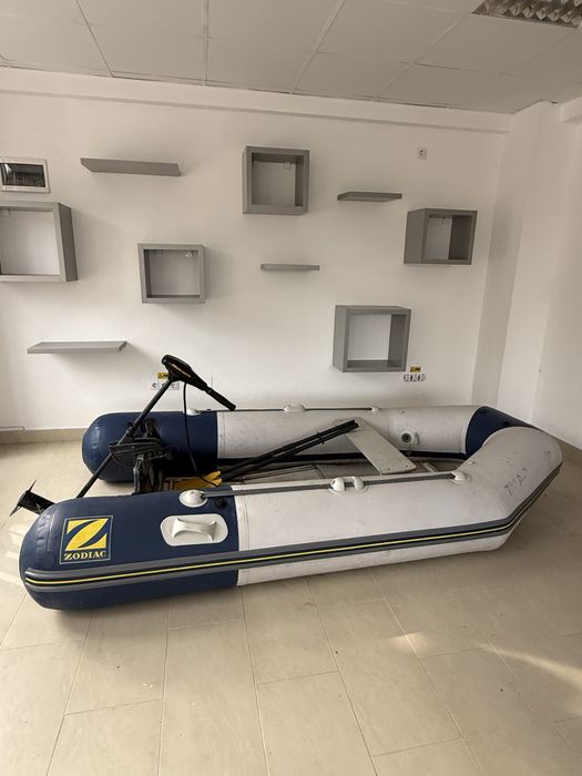 Vand barca cu motor electric
