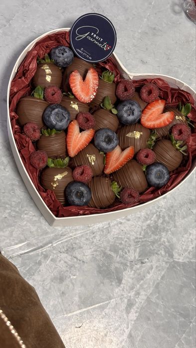 Клубника в шоколаде  Подарки Шоколад Сладости Qulpnay shokolad