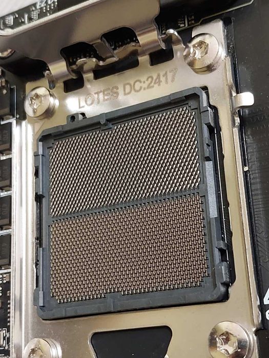 AMD Ryzen 5 9600X + MSI MPG B650i Edge Wi-Fi