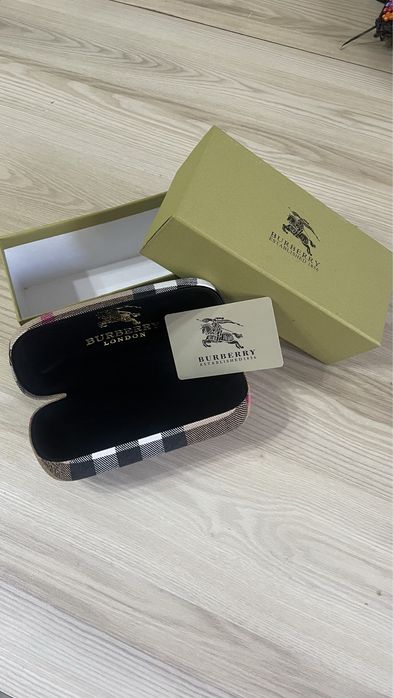 Футляр для очков. Көзілдірік қорабы.