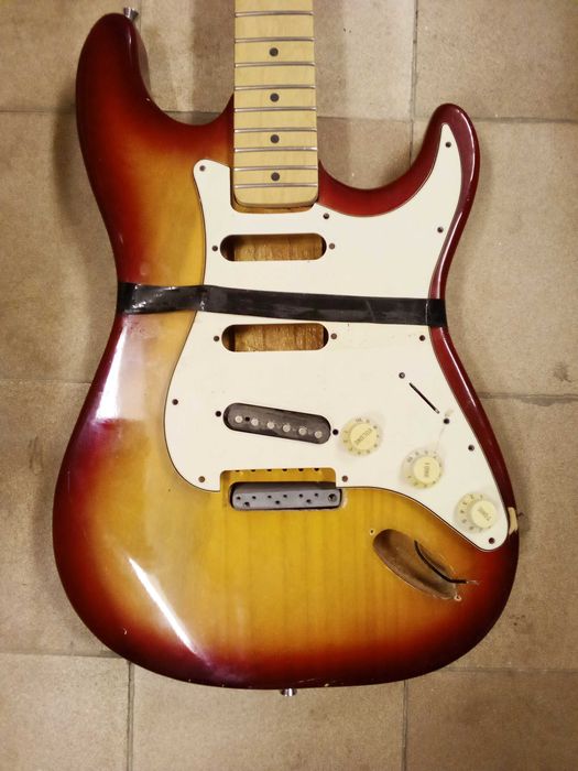 Продам Fender Stratocaster